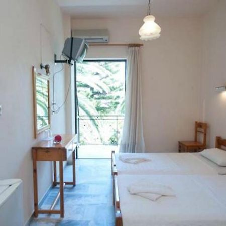 Hotel Finikounda Экстерьер фото