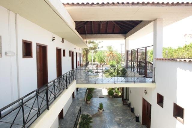 Hotel Finikounda Экстерьер фото