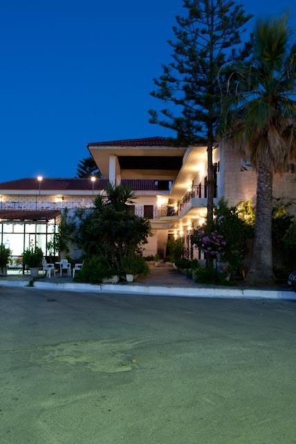Hotel Finikounda Экстерьер фото